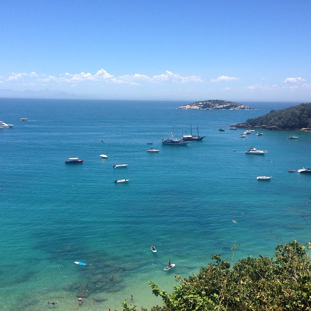 Vista panorâmica do Mirante de João Fernandes em Búzios com as praias ao fundo