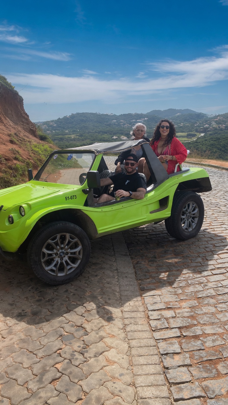 Buggy privativo em Búzios com guia certificado percorrendo praias e mirantes da península