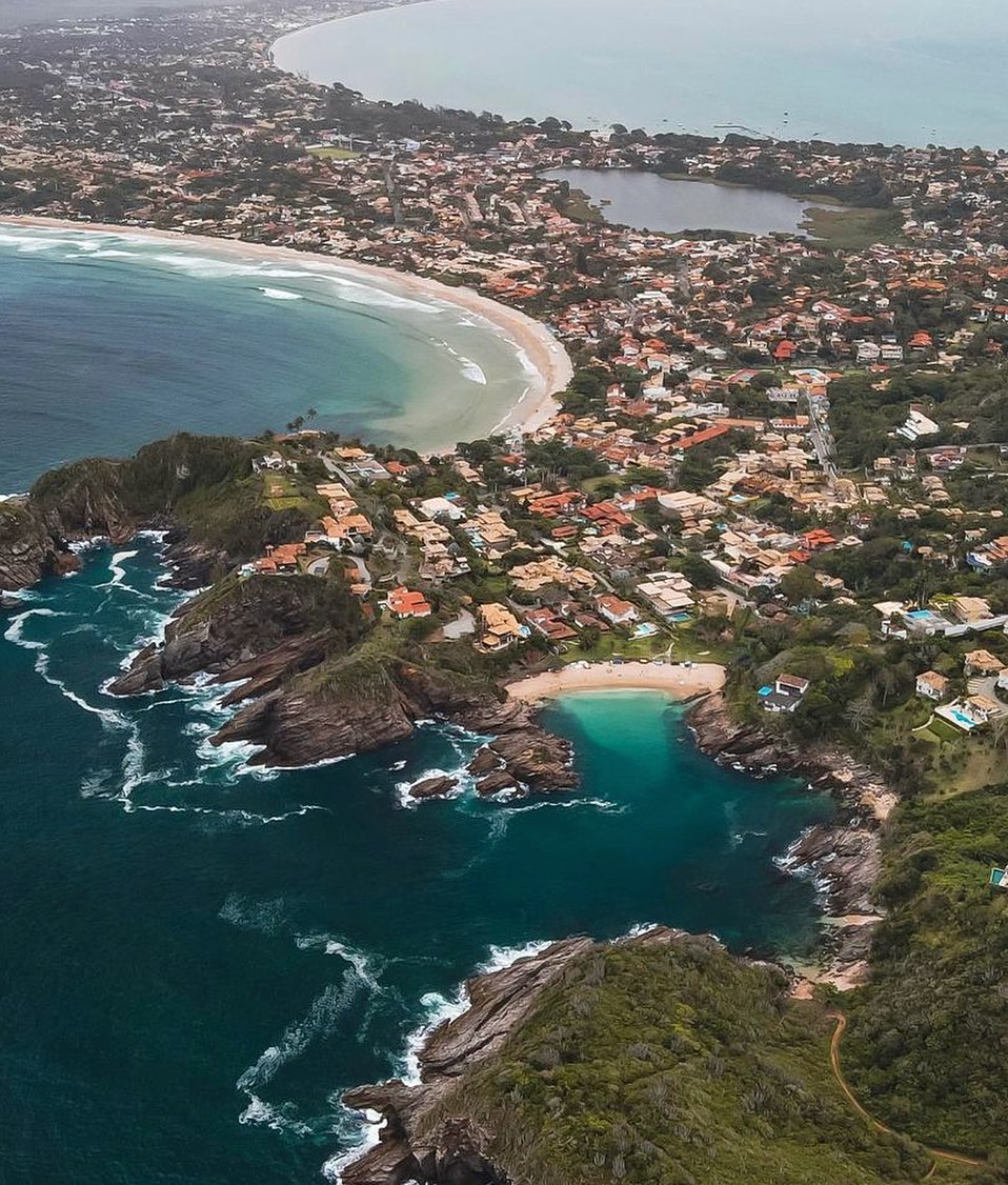 Vista panorámica de Búzios para viajeros que visitan la ciudad por primera vez — playas y miradores de la península