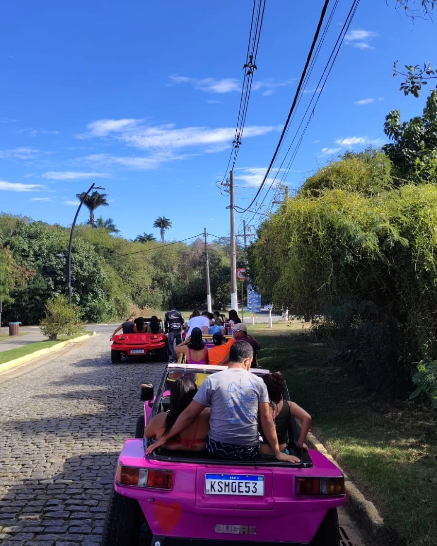 Vale la pena alquilar buggy en Búzios — análisis honesto comparando alquiler vs paseo con guía vs uber para argentinos y chilenos