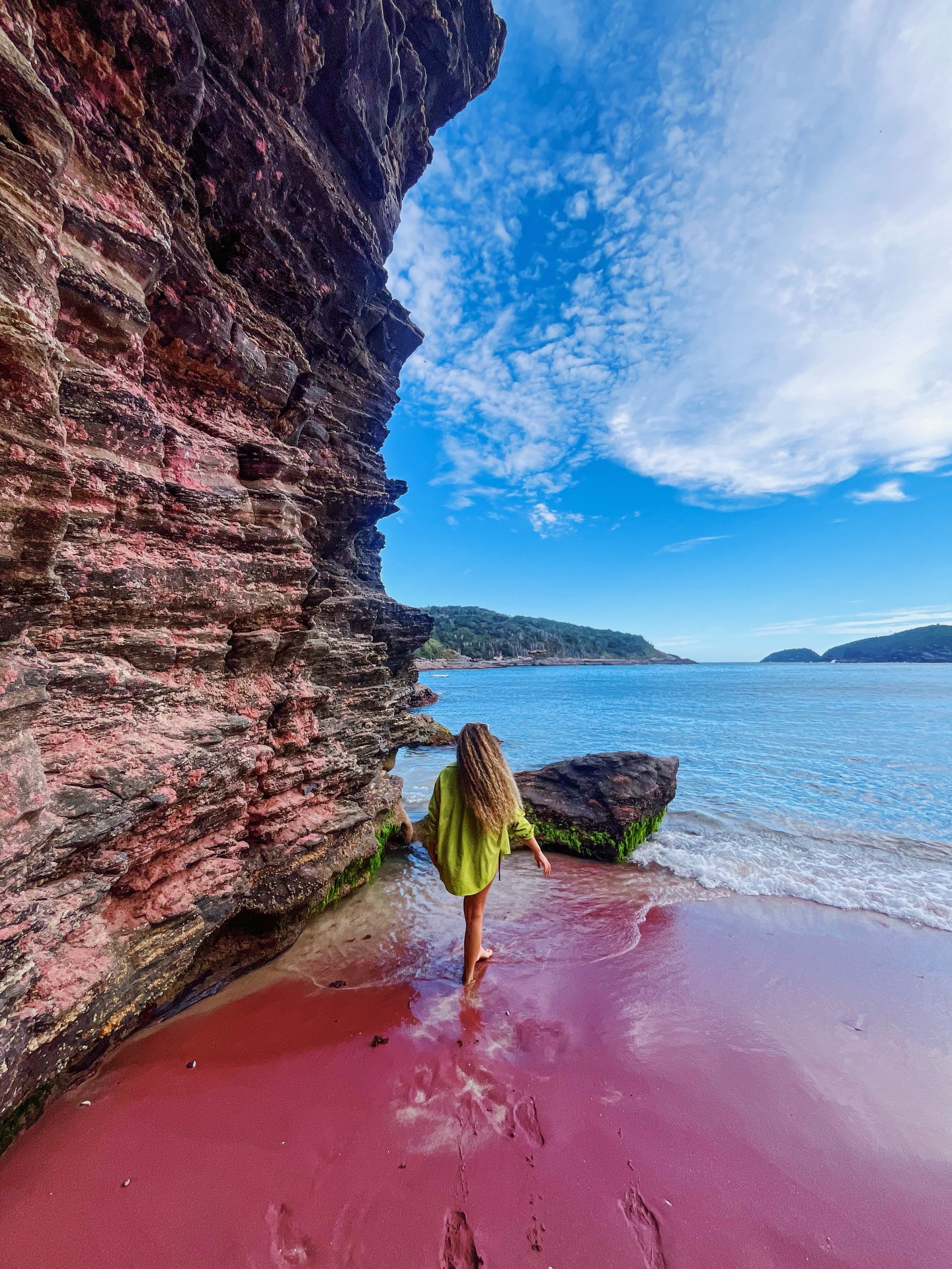 Playa del Forno Búzios con arena rosada y aguas cristalinas vistas desde buggy turístico