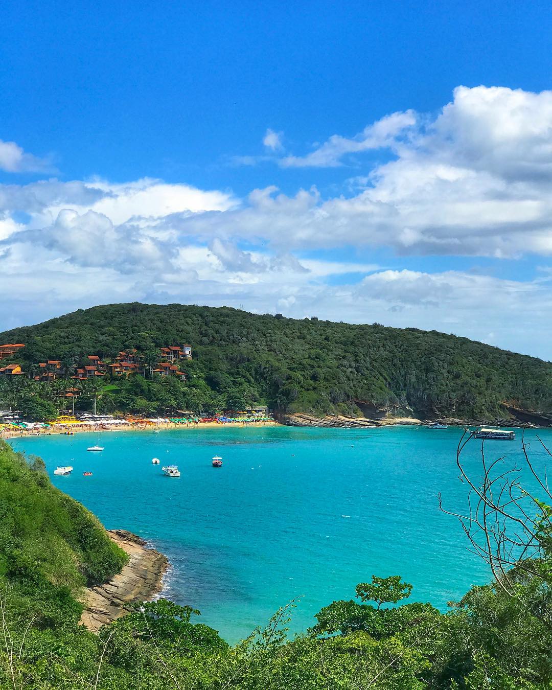 Sunny clear skies over Mirante de João Fernandes in Búzios during the winter month of July